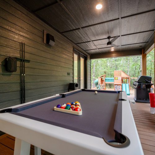 05 Outdoor Pool Table